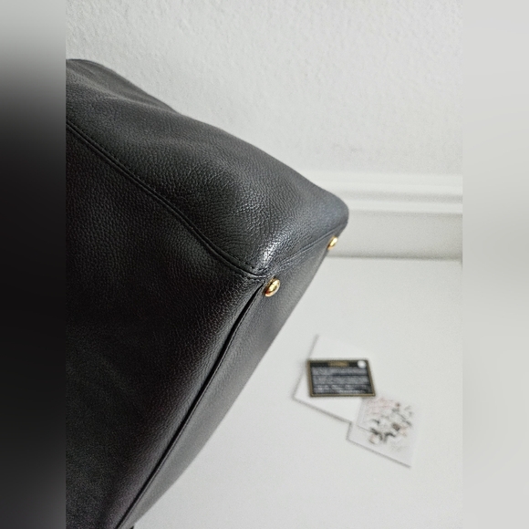 Chanel Black Caviar Tote With Strap & Removable Pouch - Picture 8 of 16